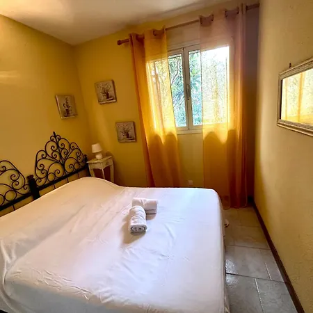 Mini-villa Situee A 5 Minutes De La De Pinarello A Pieds Pinarellu (Corsica)